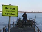 Links von diesem Steg befinden sich normalerweise die Fischbecken