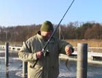 Auch bei Eisesk&auml;lte f&auml;ngt man einen Fisch